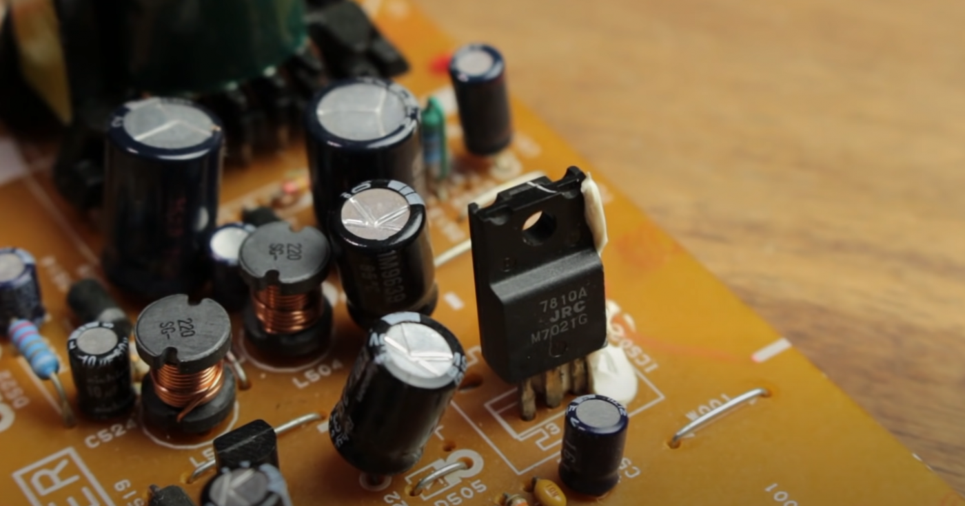 Capacitors in Series, Parallel and Mixed Explained NerdyTechy