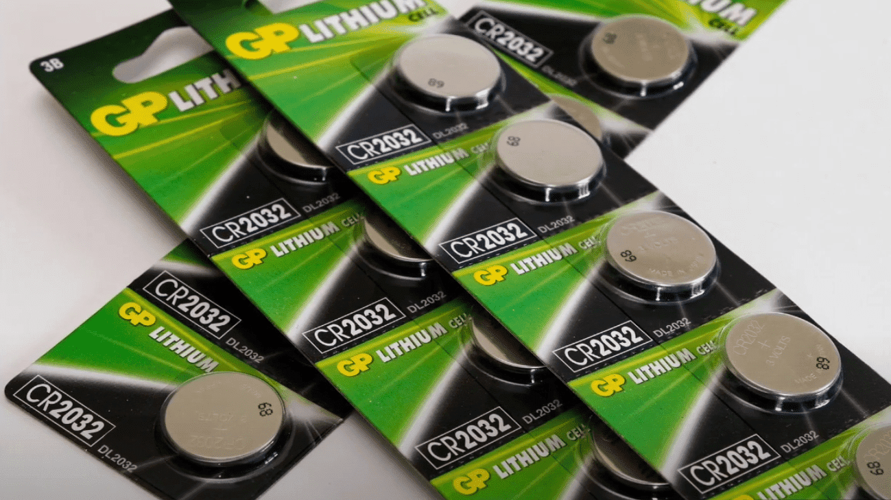 CR2025 vs. CR2032 Batteries Which is Better? NerdyTechy