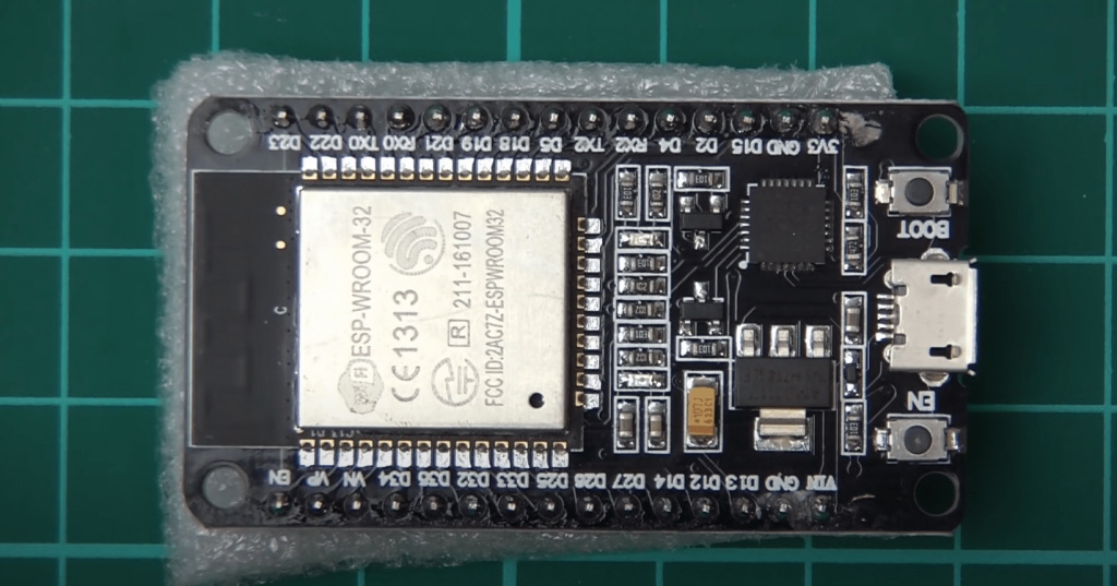 ESP32-WROOM Pinout and Guide