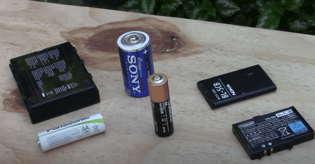 Lithium vs. Alkaline Batteries: What's the Difference?