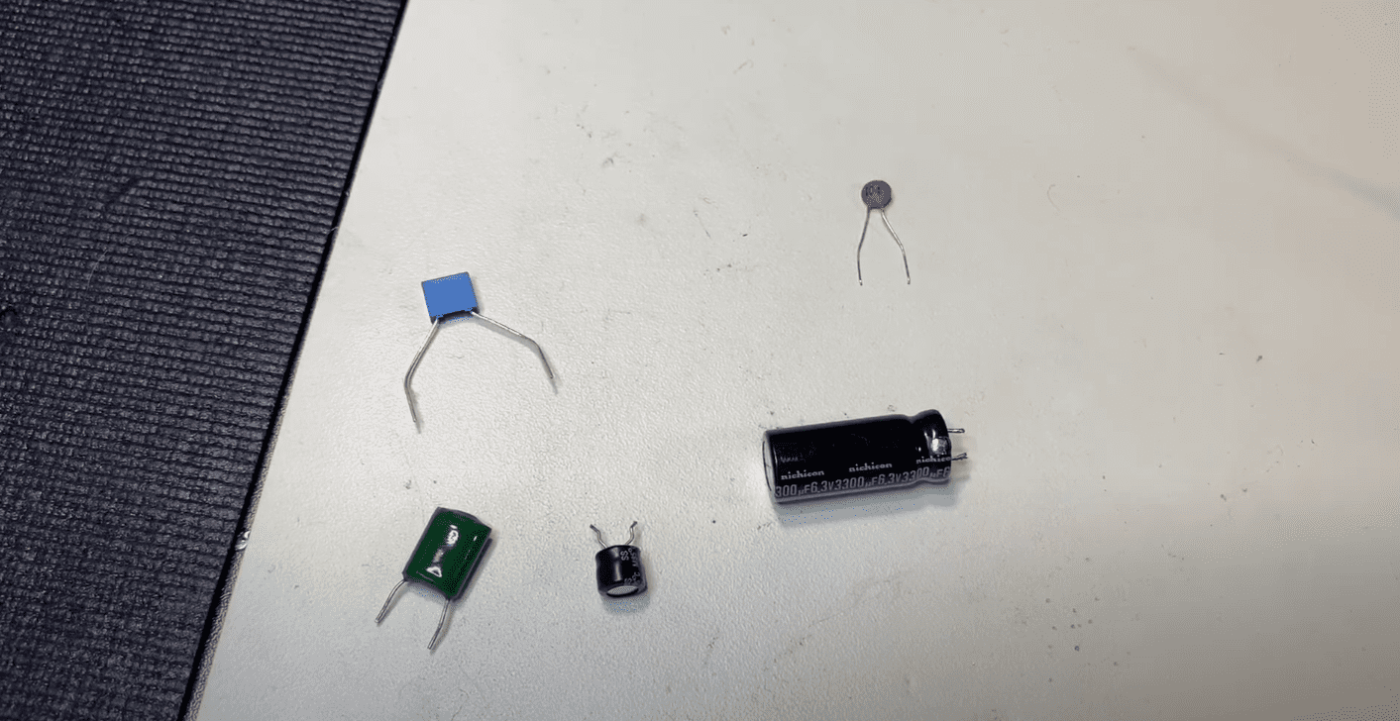 How to Discharge a Capacitor With a Screwdriver (Guide) NerdyTechy