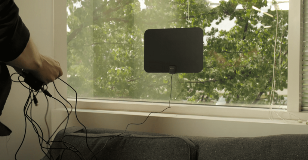Factors to Consider When Buying a Live Wave TV Antenna